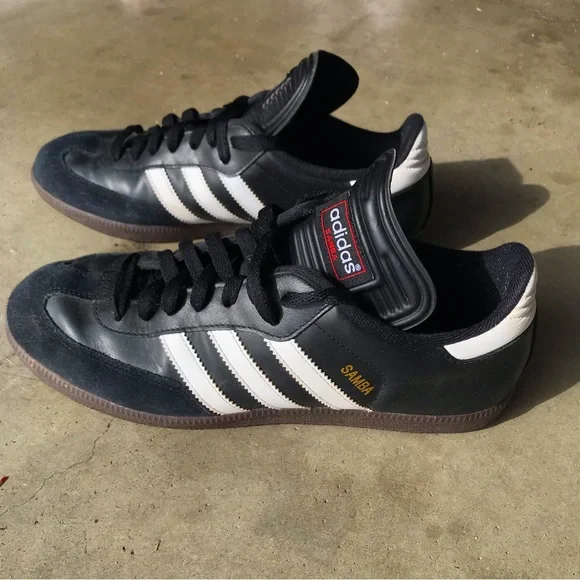 Adidas Sambas Men s size 9.5 black leather dark gum soles long tongue style